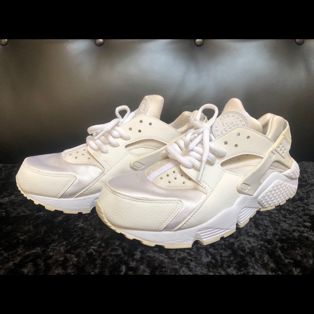 Pre-owned huarache white women’s sneaker